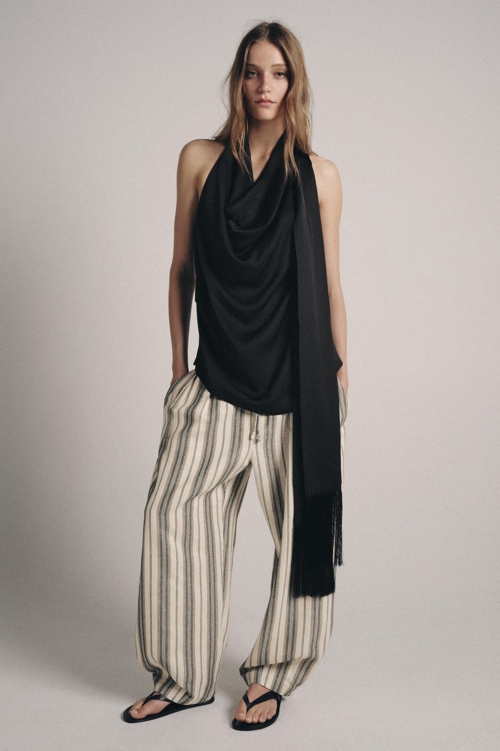 TOP HALTER PA?UELO FLECOS ZW COLLECTION / Negro - Zara фото 7