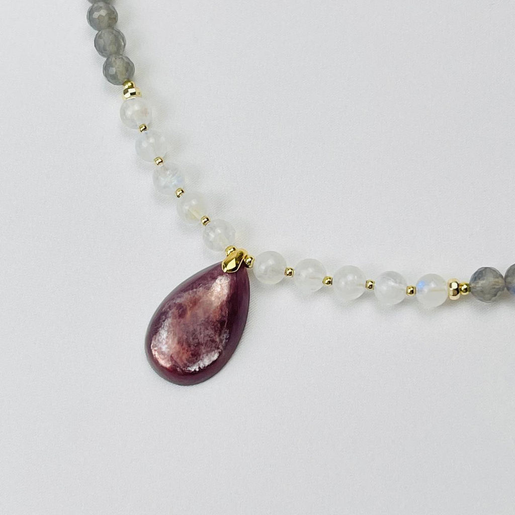 Колье из Лабрадора и Лунного камня с кулоном из Лепидолита 45 см +