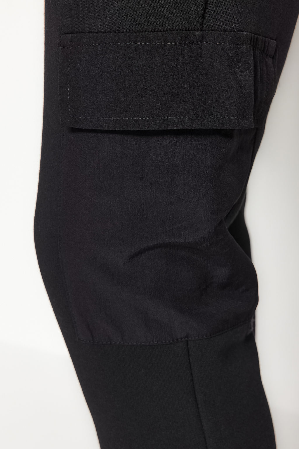 TRENDYOL MAN Siyah Regular/Normal Kesim Teknik Fermuarl? Kargo Cepli Jogger Esofman Alt? TMNAW24EA00010 - Trendyolmilla фото 5