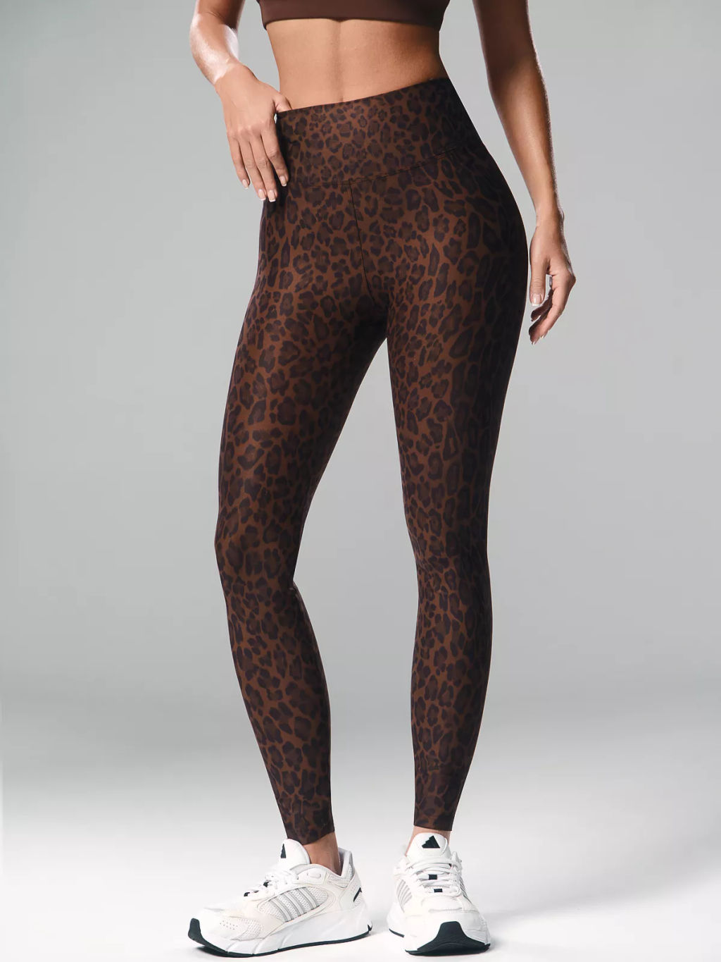 Моделирующие леггинсы с push-up эффектом LEO