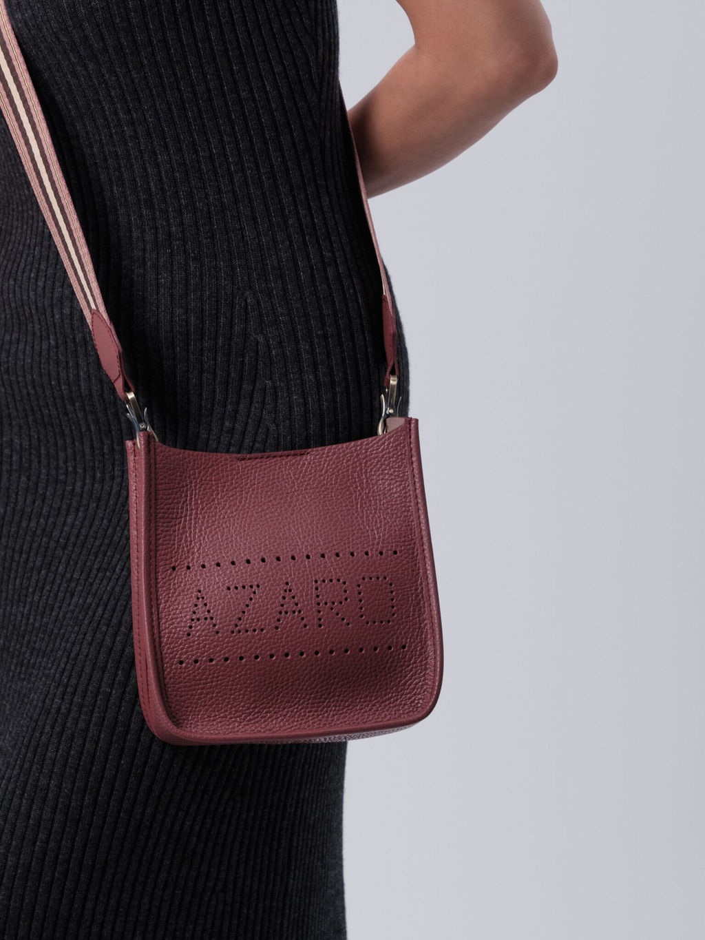 Сумка кожаная на плечо Azaro 30996 красная луна