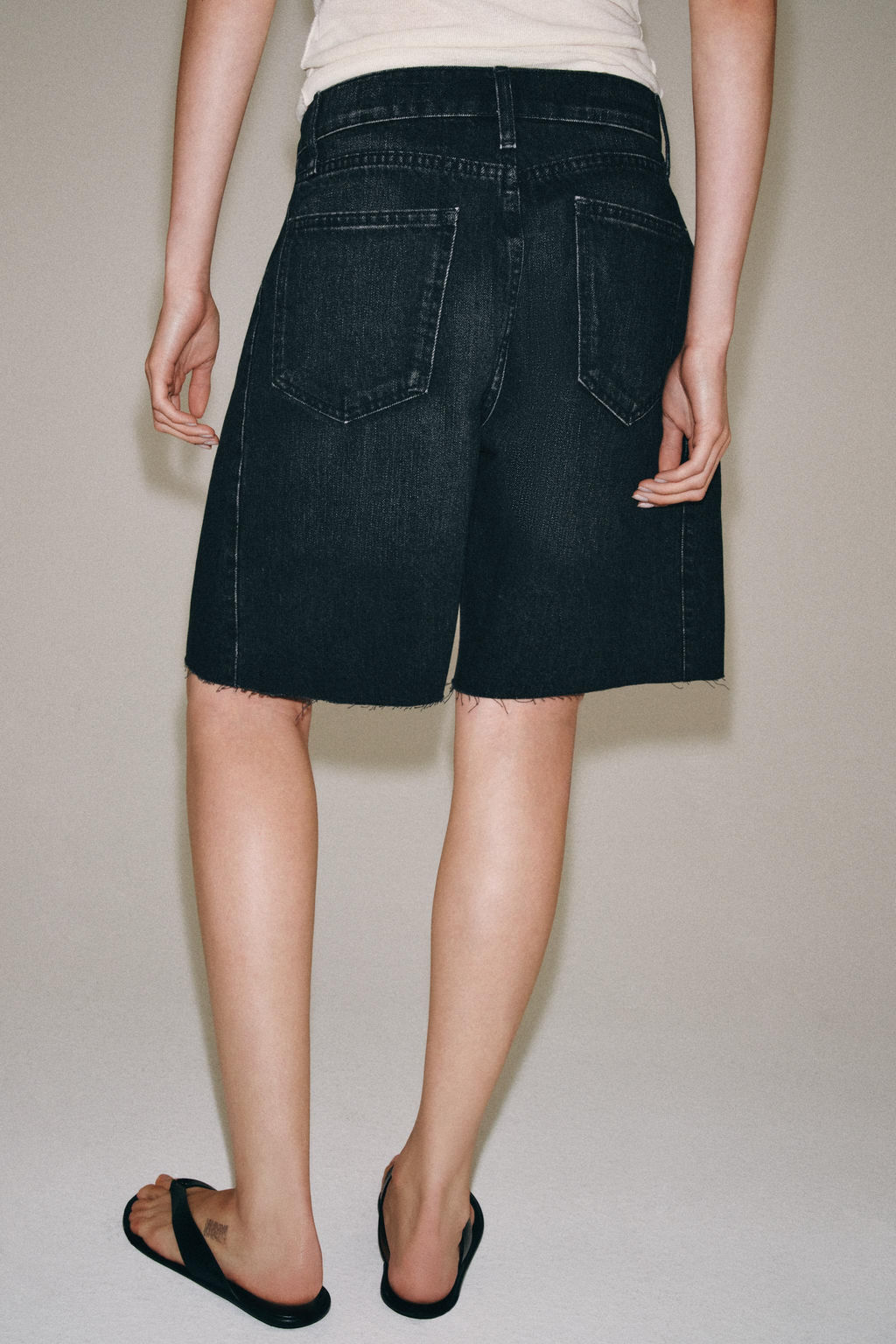 BERMUDA DENIM RELAXED TIRO MEDIO ZW COLLECTION / Negro - Zara фото 3