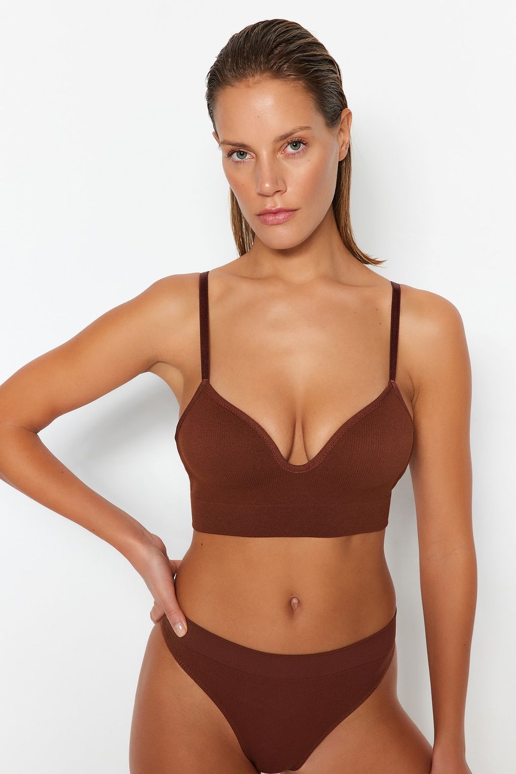 TRENDYOLMILLA Siyah Seamless/Dikissiz Ip Ask?l? Dolgusuz Balensiz Kapl? Bralette Orme Sutyen THMAW22SU0043  фото 49