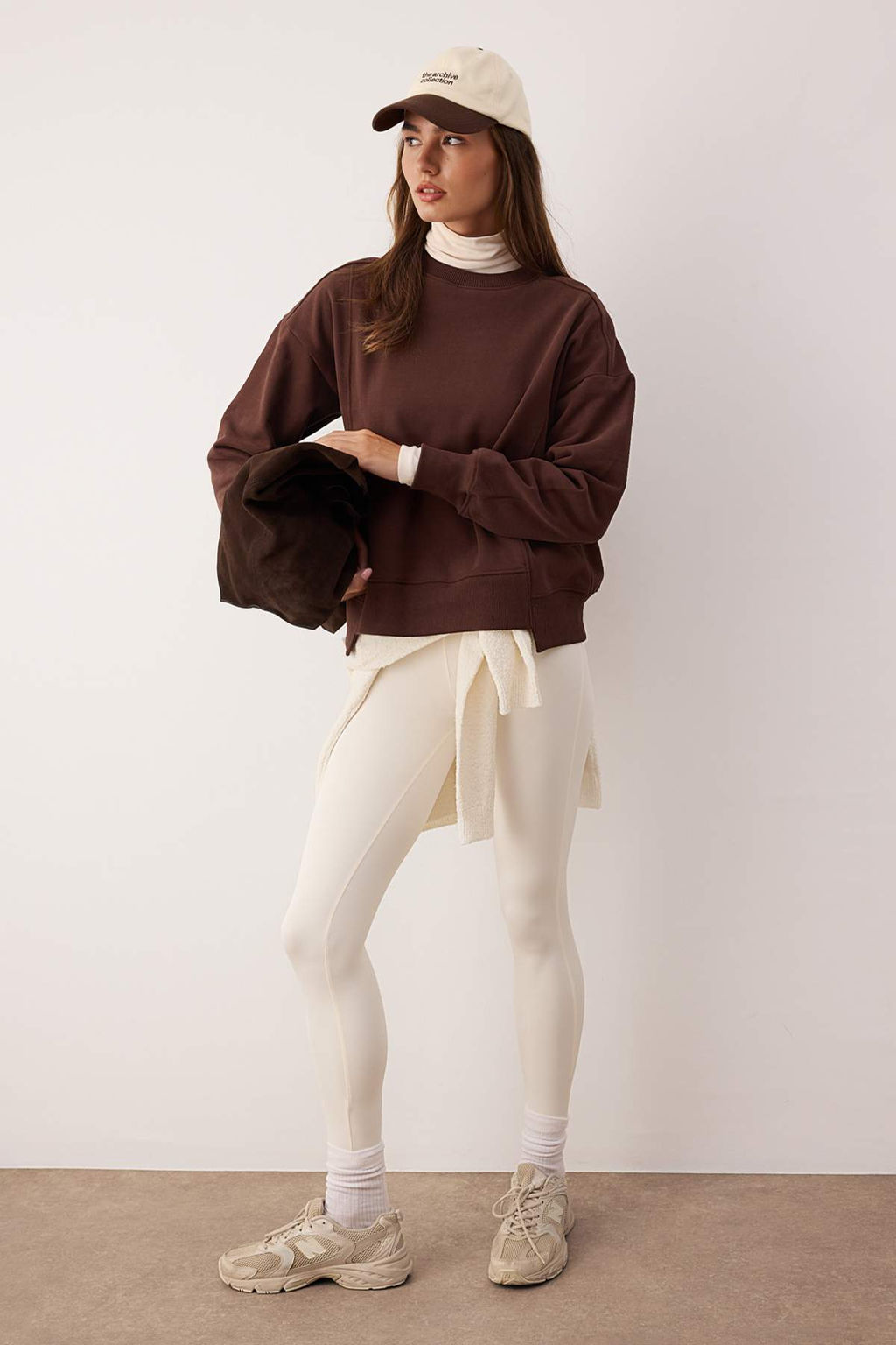 Koyu Kahverengi Premium Oversize Kal?p Dikis Detayl? Ici Polarl? Orme Sweatshirt TWOAW26SW00204