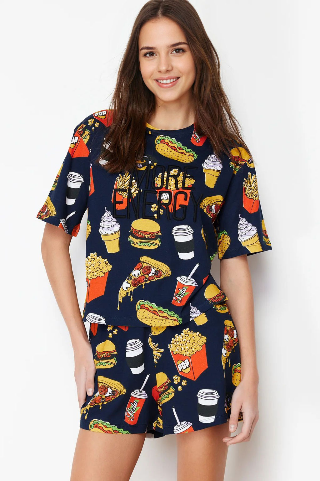 Trendyolmilla Lacivert-Cok Renkli Slogan Nak?sl? Sortlu Orme Pijama Tak?m? THMSS24PT00104