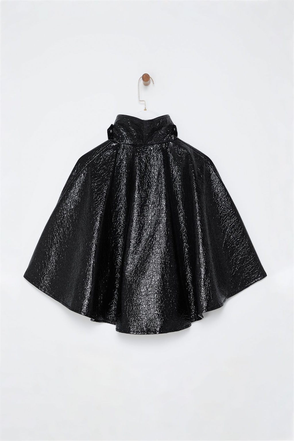 TRENDYOLMILLA Siyah Oversize Parlak Pelerin Mont TWOAW25MO00181  фото 8