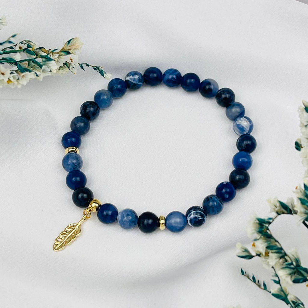 Браслет из Содалита с подвеской "Перо" 17 см