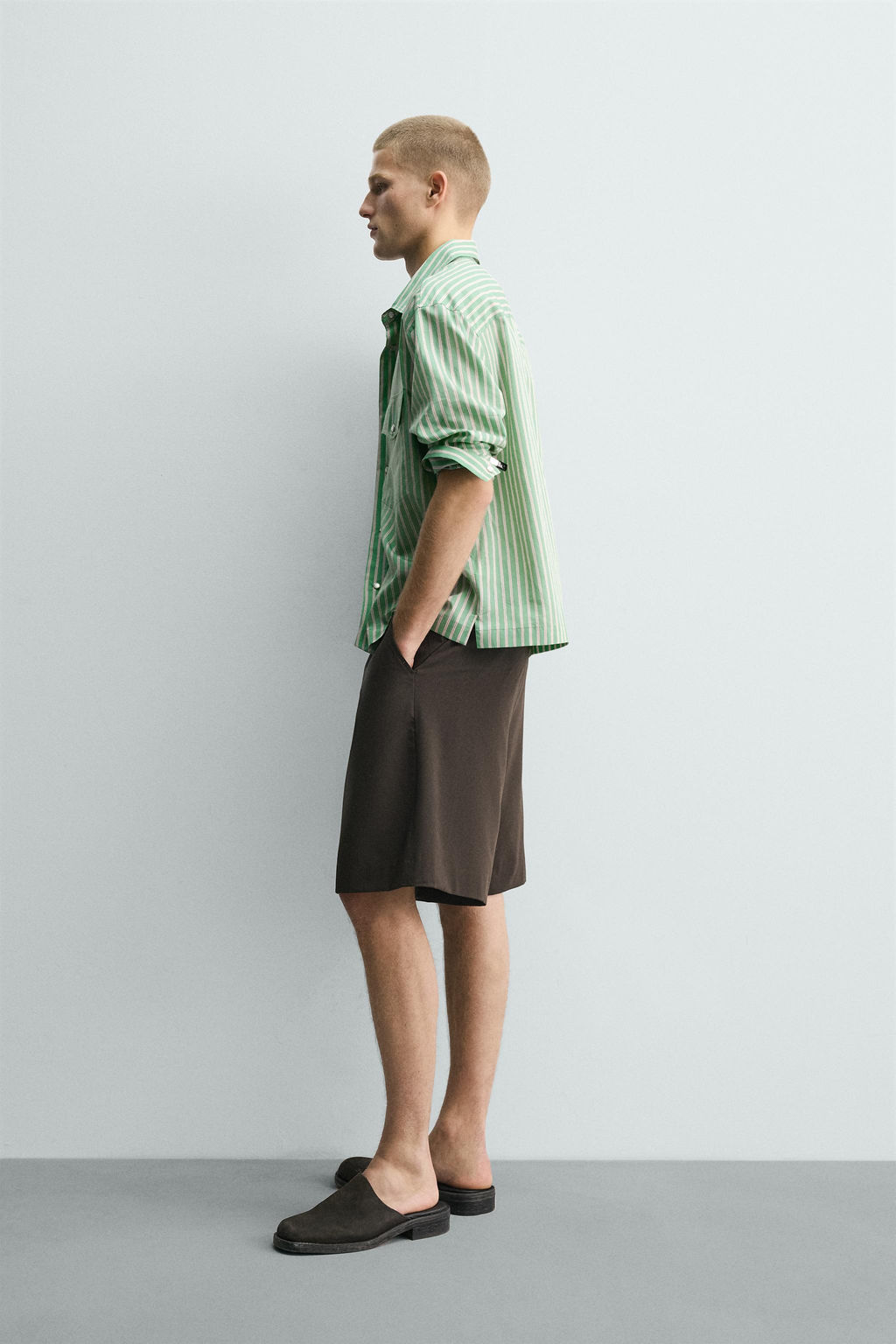 BERMUDA RELAXED FIT PLIEGUES / Chocolate