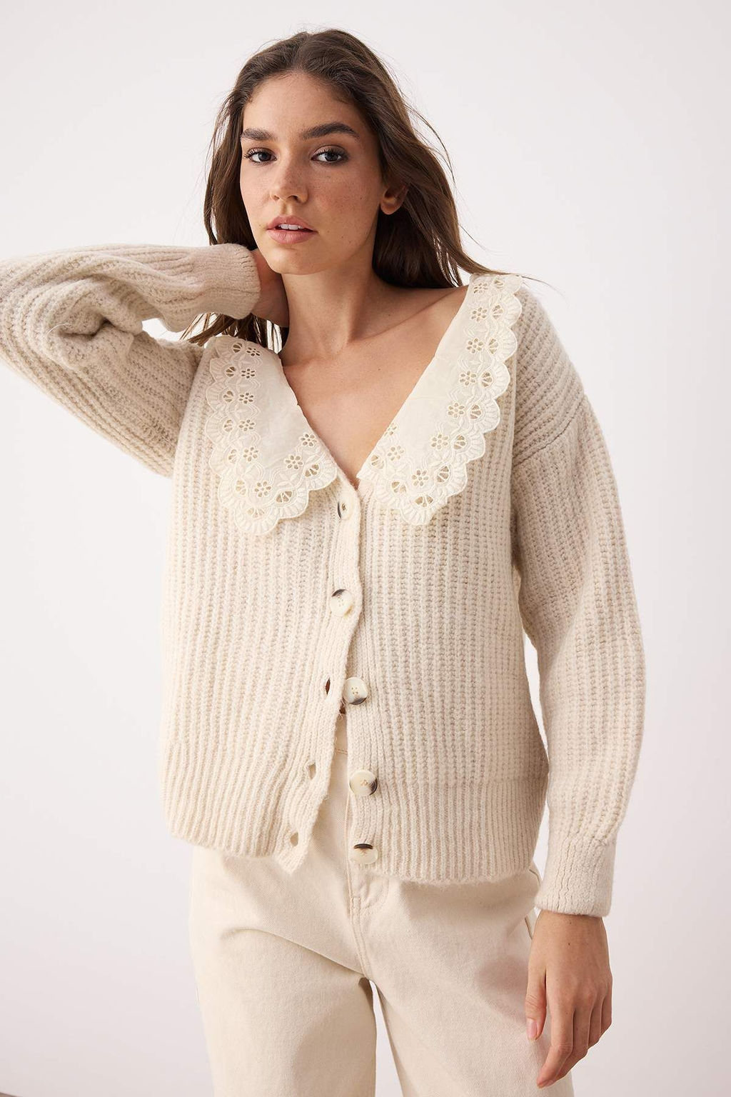 Bej Gomlek Yaka Garnili Yumusak Dokulu Genis Kal?p Triko H?rka TWOAW26HI00058