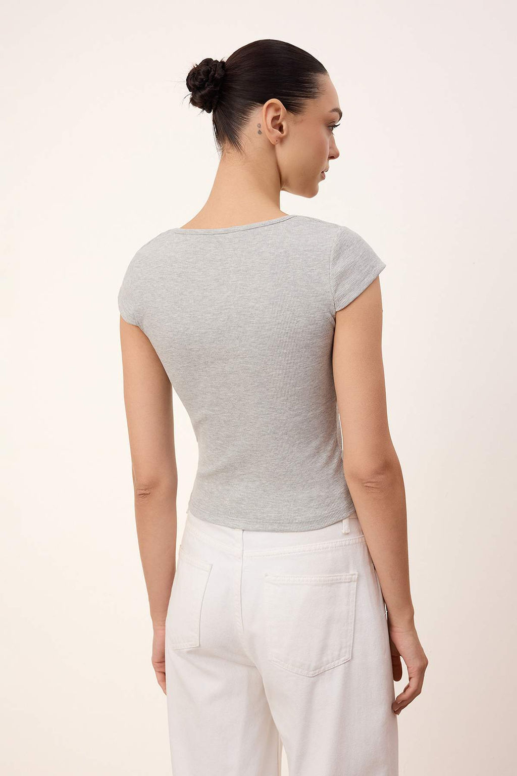 Wardrobe Essentials-Wardrope Essentials Gri Melanj Fitted Crop Esnek Orme Bluz TWOSS26BZ00155