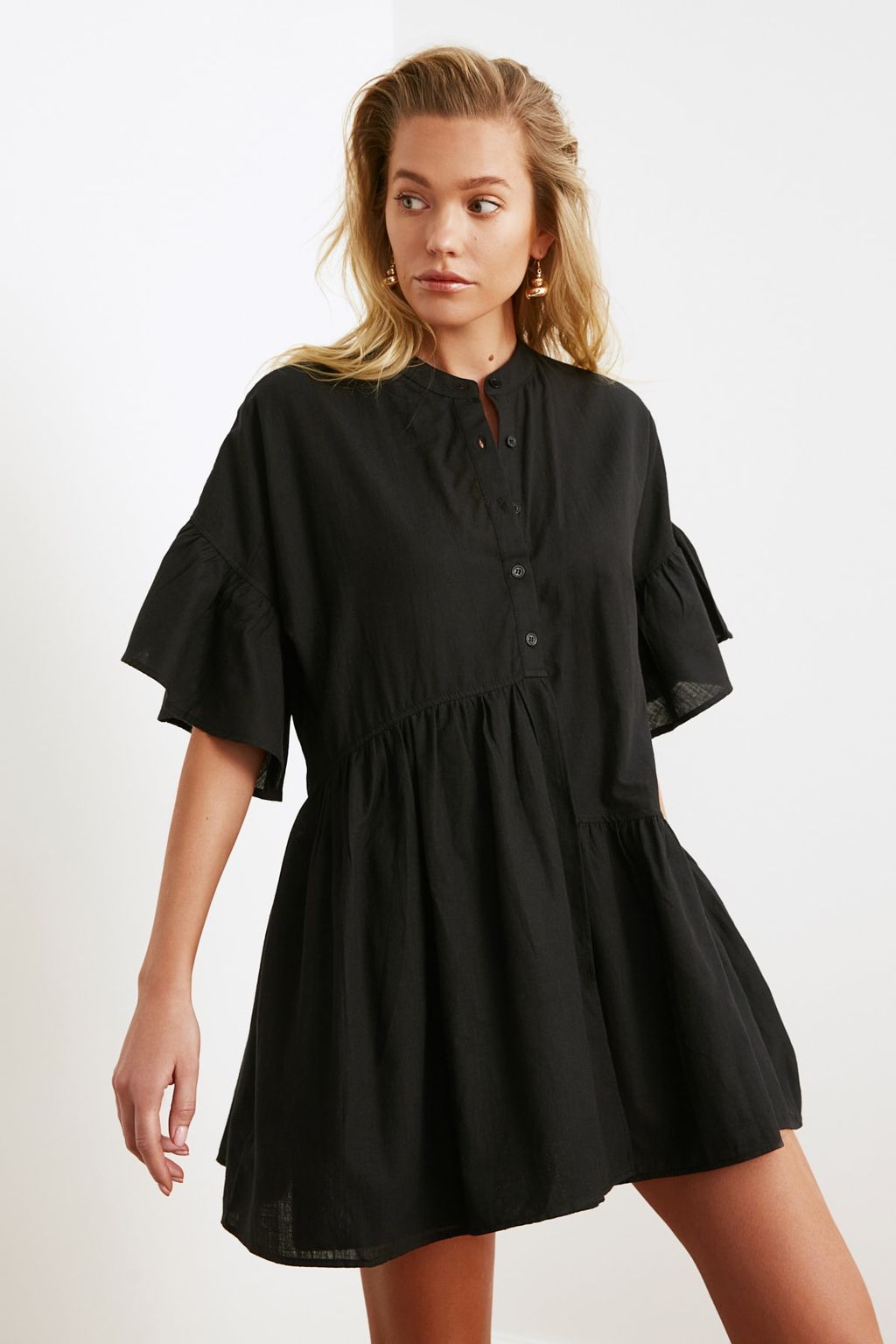 TRENDYOLMILLA Siyah Dokuma Flaml? Pamuk Genis Kal?p Mini Plaj Elbisesi TBESS20EL0873  фото 9