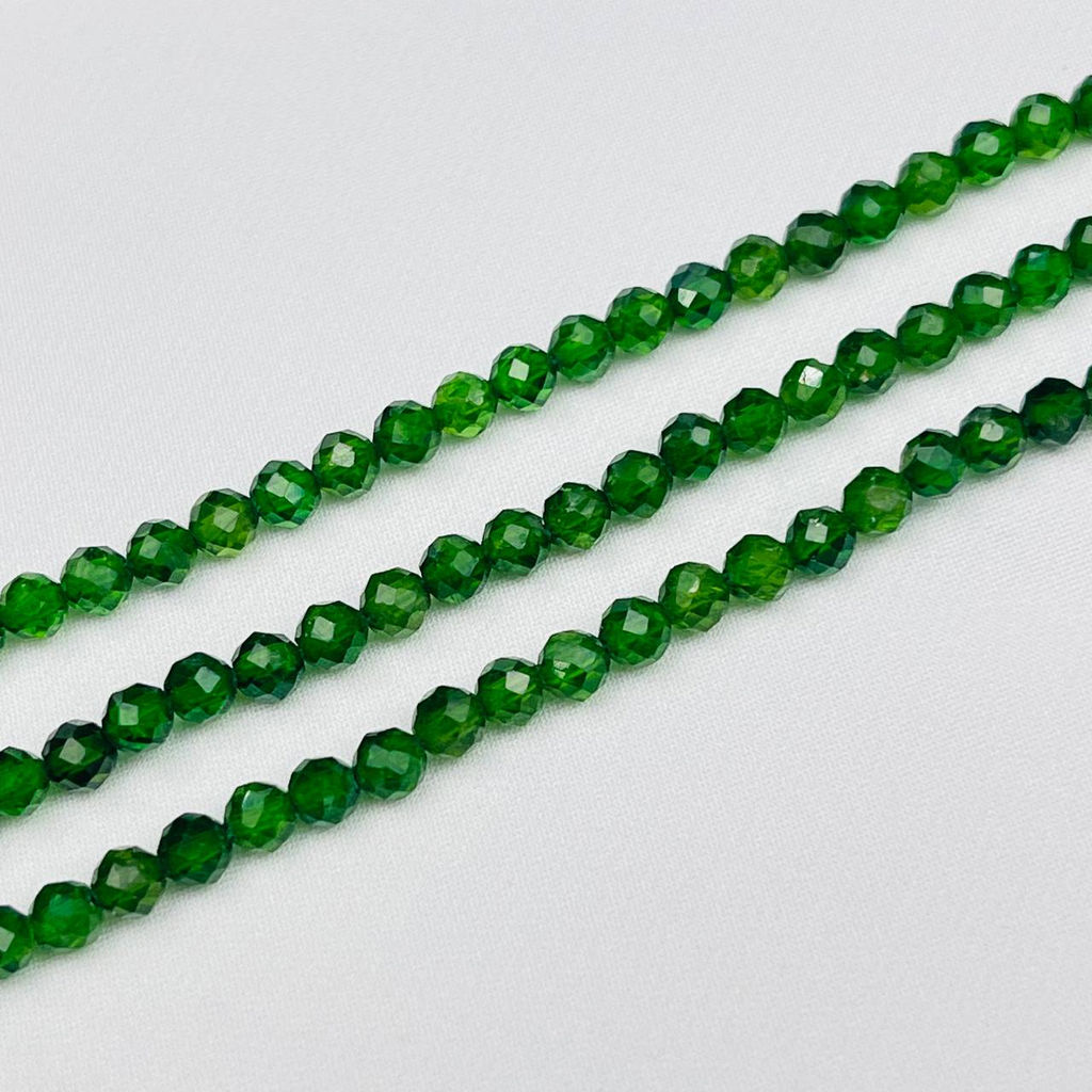 Бусины для украшений из Хромдиопсида (88 бусин) 38 см
