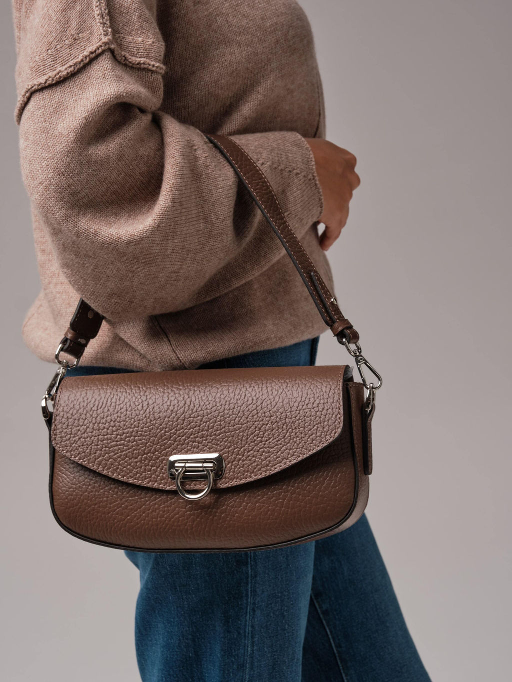 Кожаная сумка Azaro 31049 коричневый какао соло