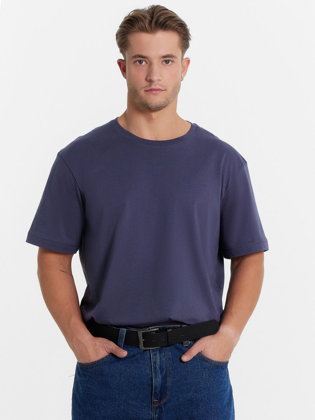 Футболка мужская в сером оттенке