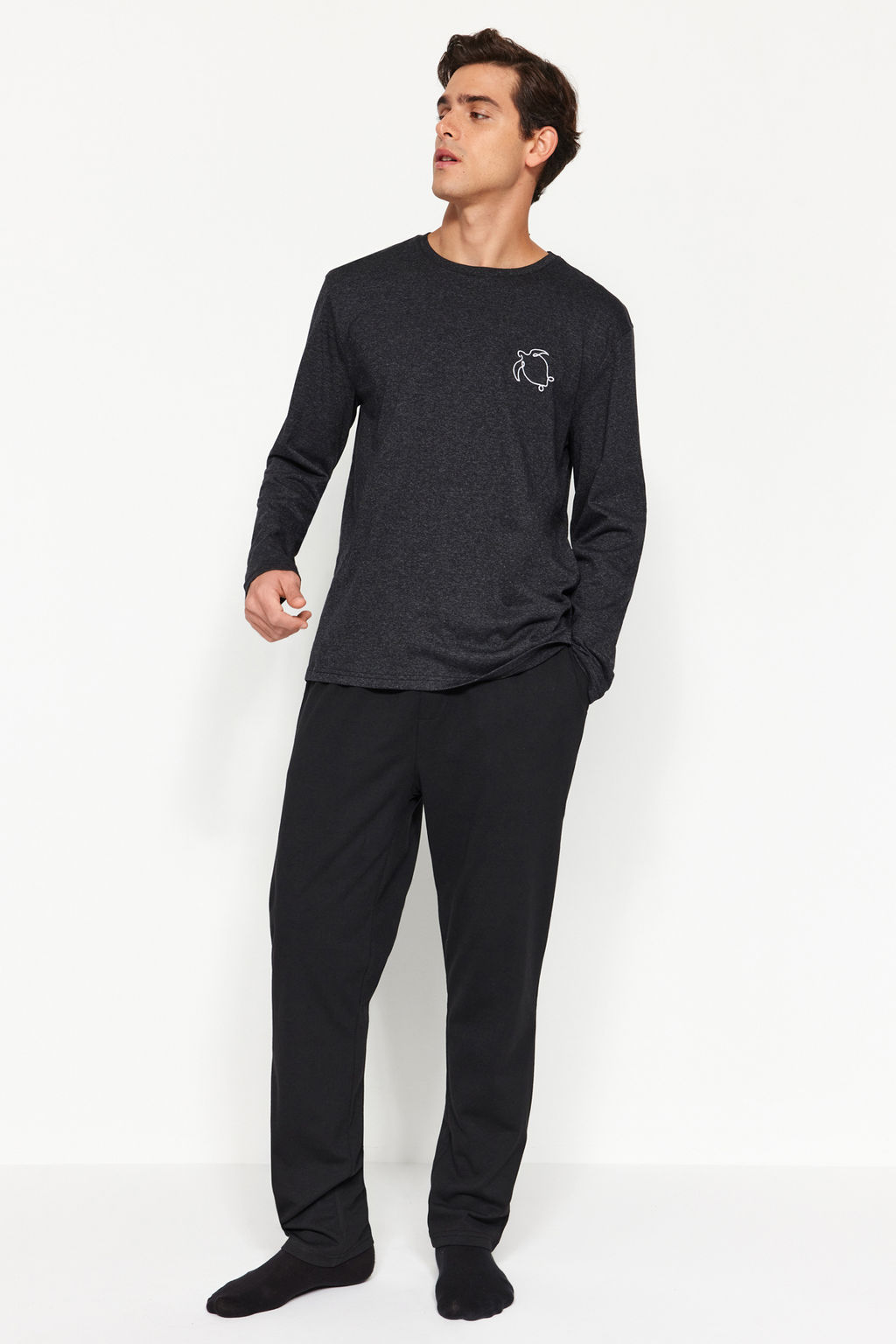 TRENDYOL MAN Erkek Antrasit Regular Fit Bask?l? Orme Pijama Tak?m? TMNAW24PT00038