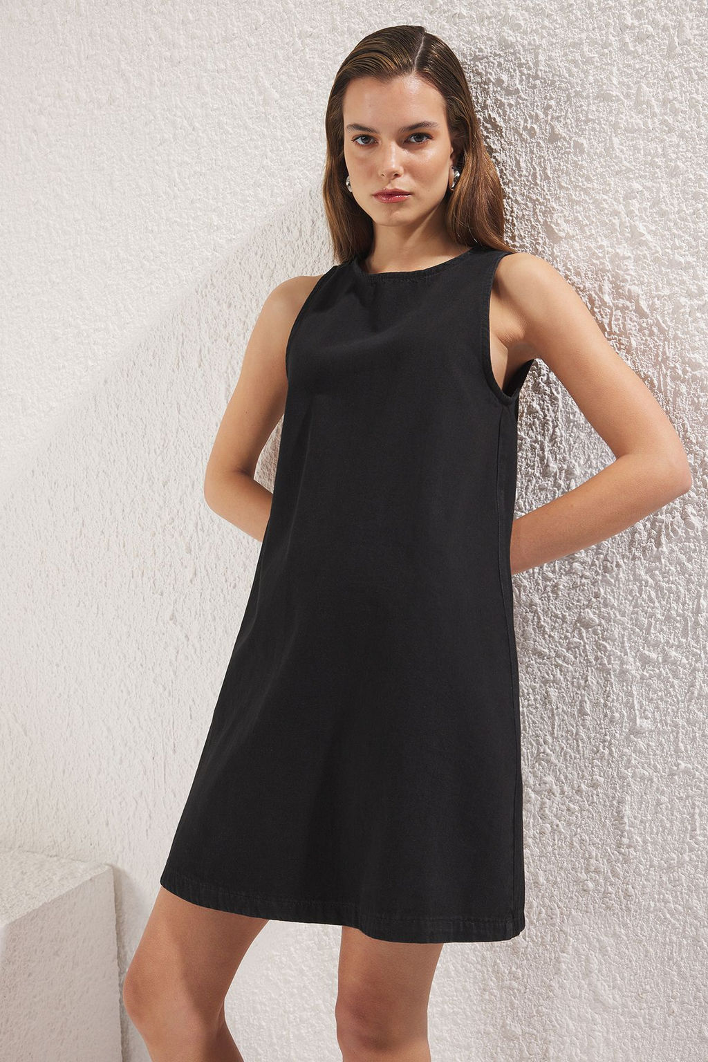 TRENDYOLMILLA Koyu Mavi Volanl? Oversize Mini Denim Elbise TWOSS23EL01942  фото 2