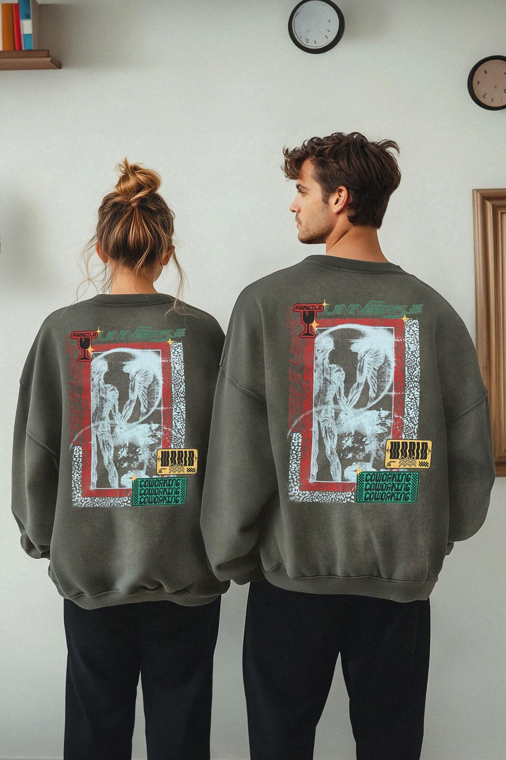 TRENDYOL MAN Antrasit %100 Pamuk Oversize/Genis Kesim Eskitme/Soluk Efektli Sweatshirt TMNAW24SW00080