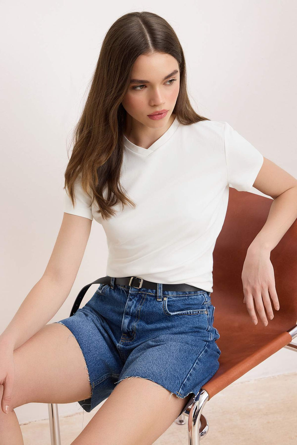 Siyah Fitted/Vucuda Oturan V Yaka K?sa Kollu Crop Pamuklu Esnek Orme T-Shirt TWOSS26TS00069 - Trendyolmilla фото 8
