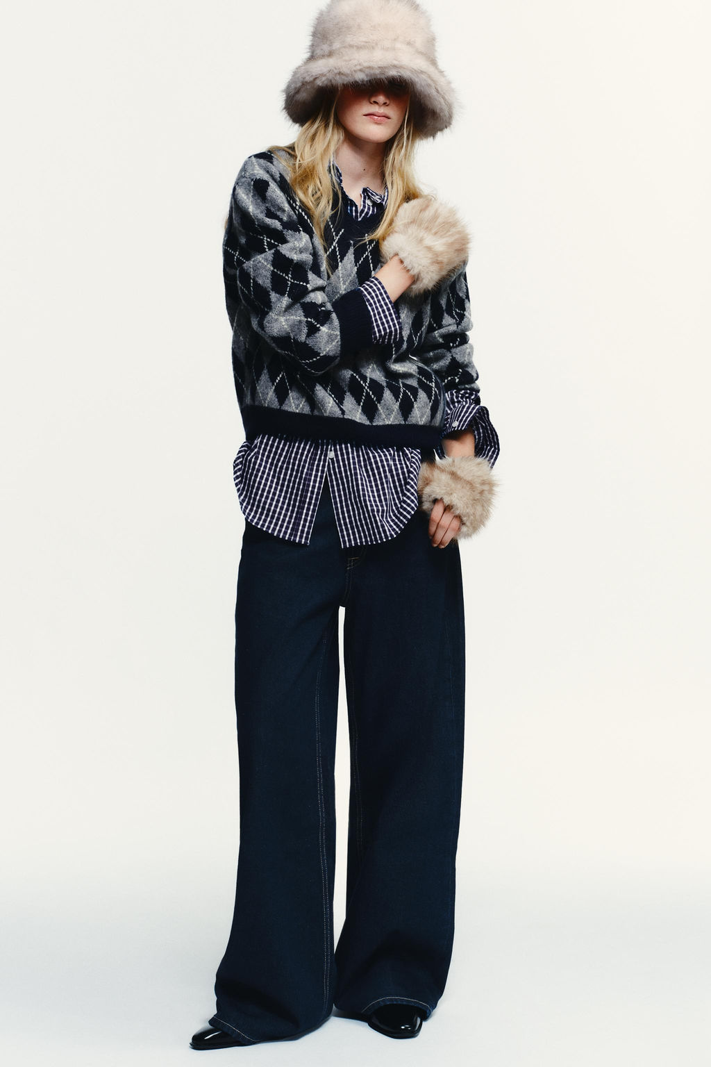 SHORT FAUX FUR MITTENS - Zara фото 2