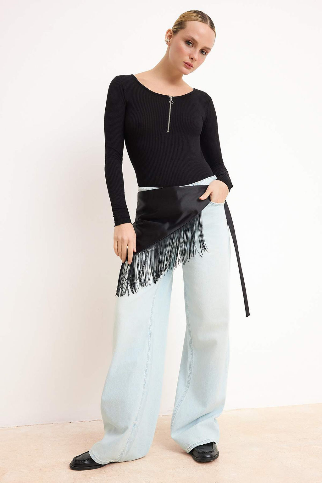 Siyah Vucuda Oturan Havuz Yaka Uzun Kollu Fermuar Fitilli Esnek Orme Body TWOSS26BD00026 - Trendyolmilla фото 2