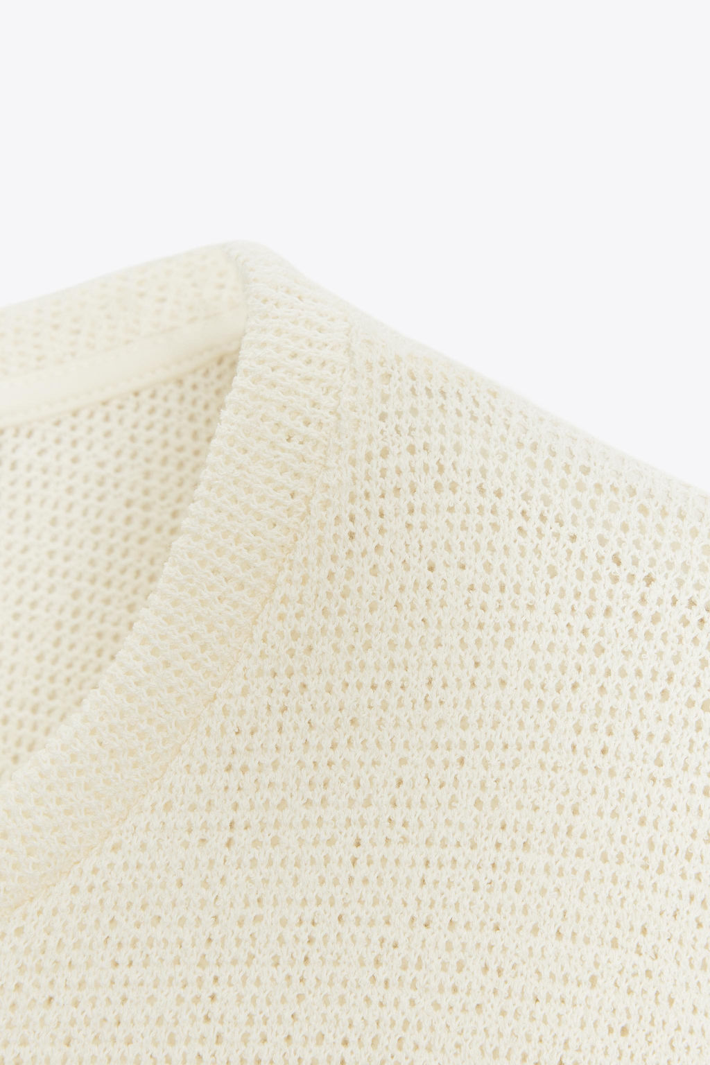 CUT-OUT KNIT TOP