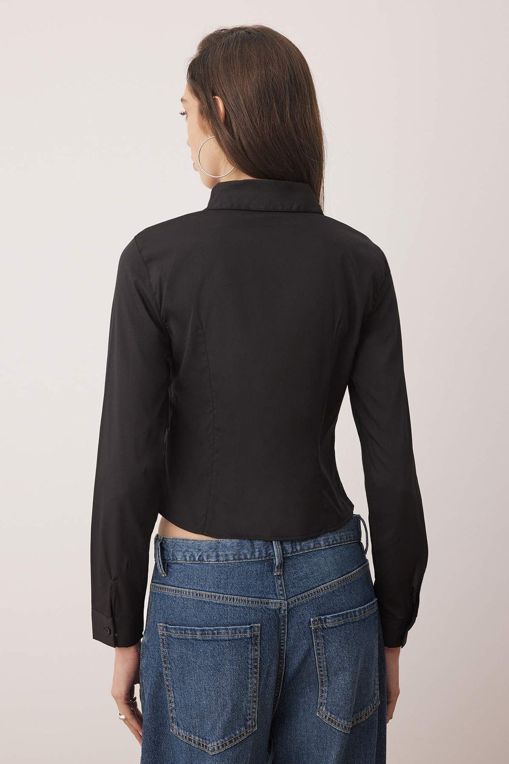 Siyah Onu Fermuar Detayl? Fitted Gomlek TWOAW26GO00011 - Trendyolmilla фото 4