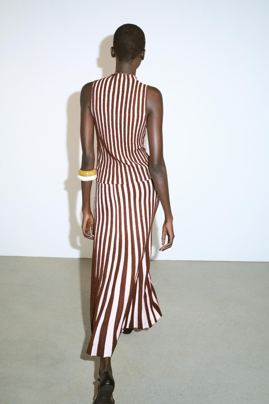 TEXTURED STRIPED PLEATED SKIRT - Zara фото 4