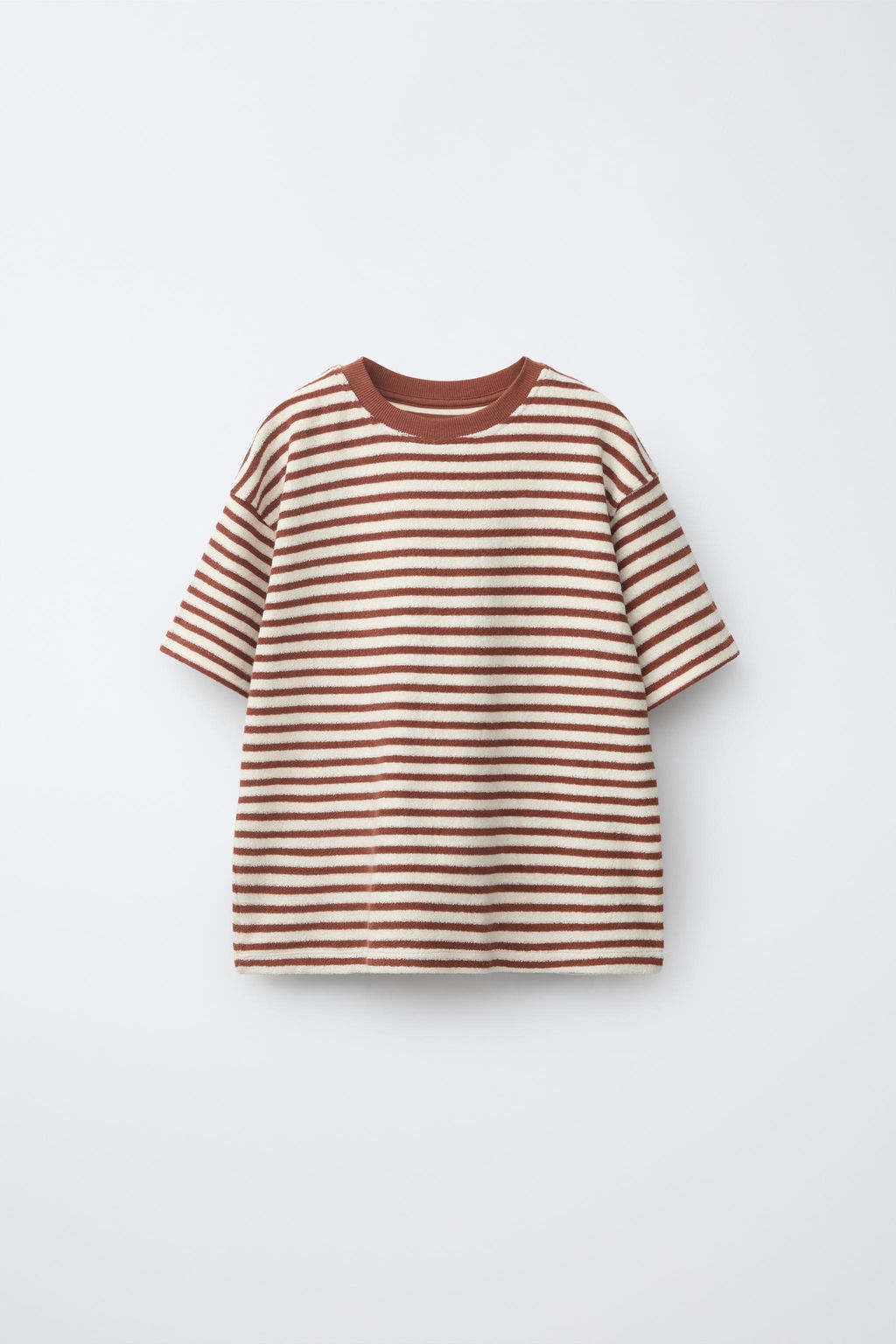 CONJUNTO CAMISETA Y BERMUDA RAYAS EFECTO TOALLA / marron/blanco