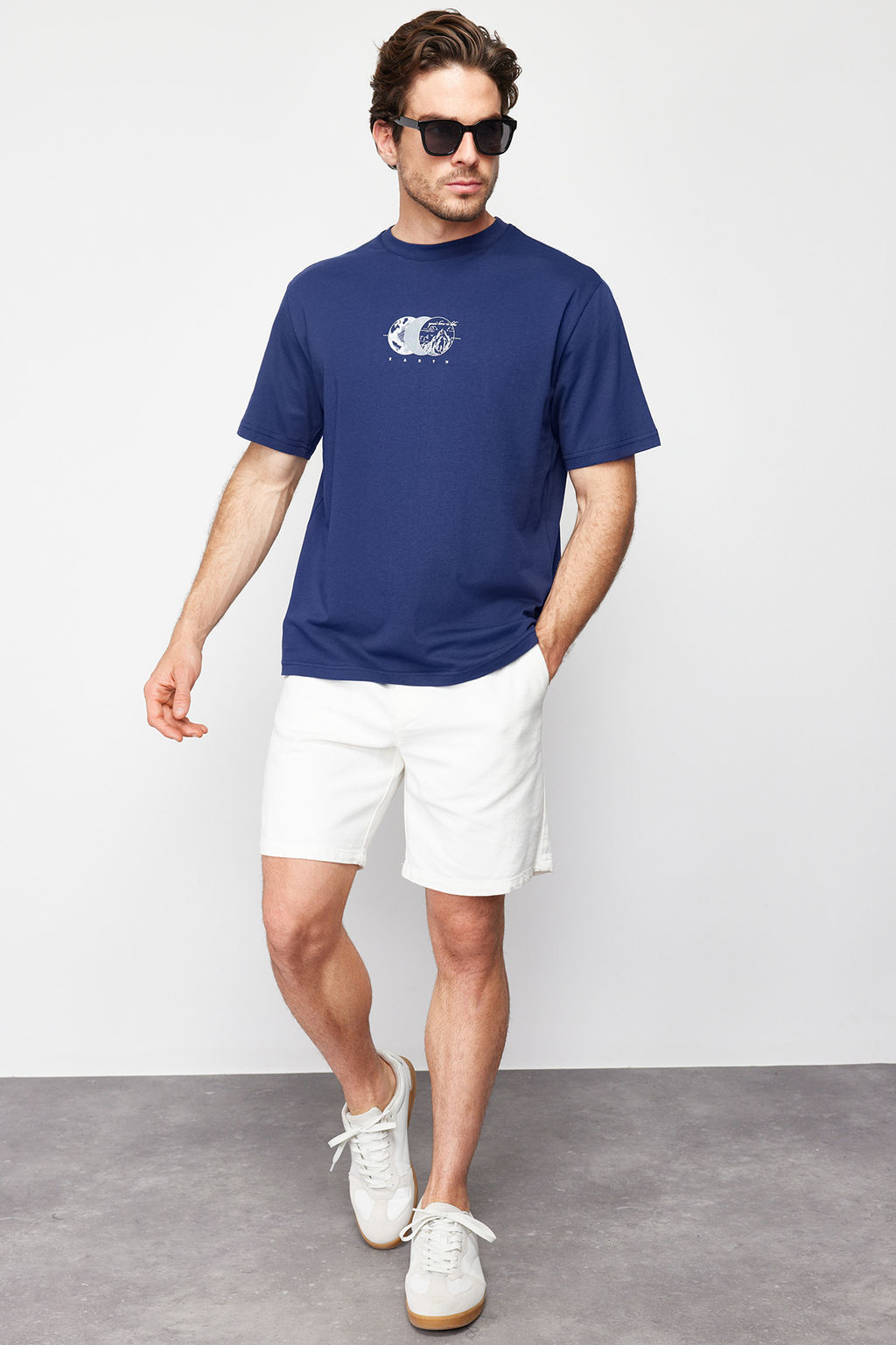 TRENDYOL MAN Siyah Oversize/Genis Kesim Bask?l? %100 Pamuklu T-Shirt TMNSS23TS00261 - Trendyolmilla фото 30