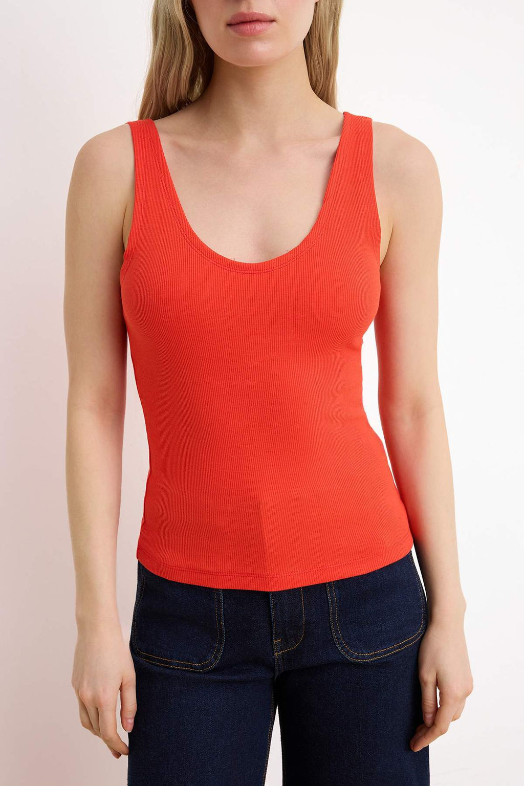 Ekru Fitted/Vucuda Oturan V Yaka Kal?n Ask?l? Kolsuz Fitilli Esnek Orme Atlet TWOSS26AL00021 - Trendyolmilla фото 7