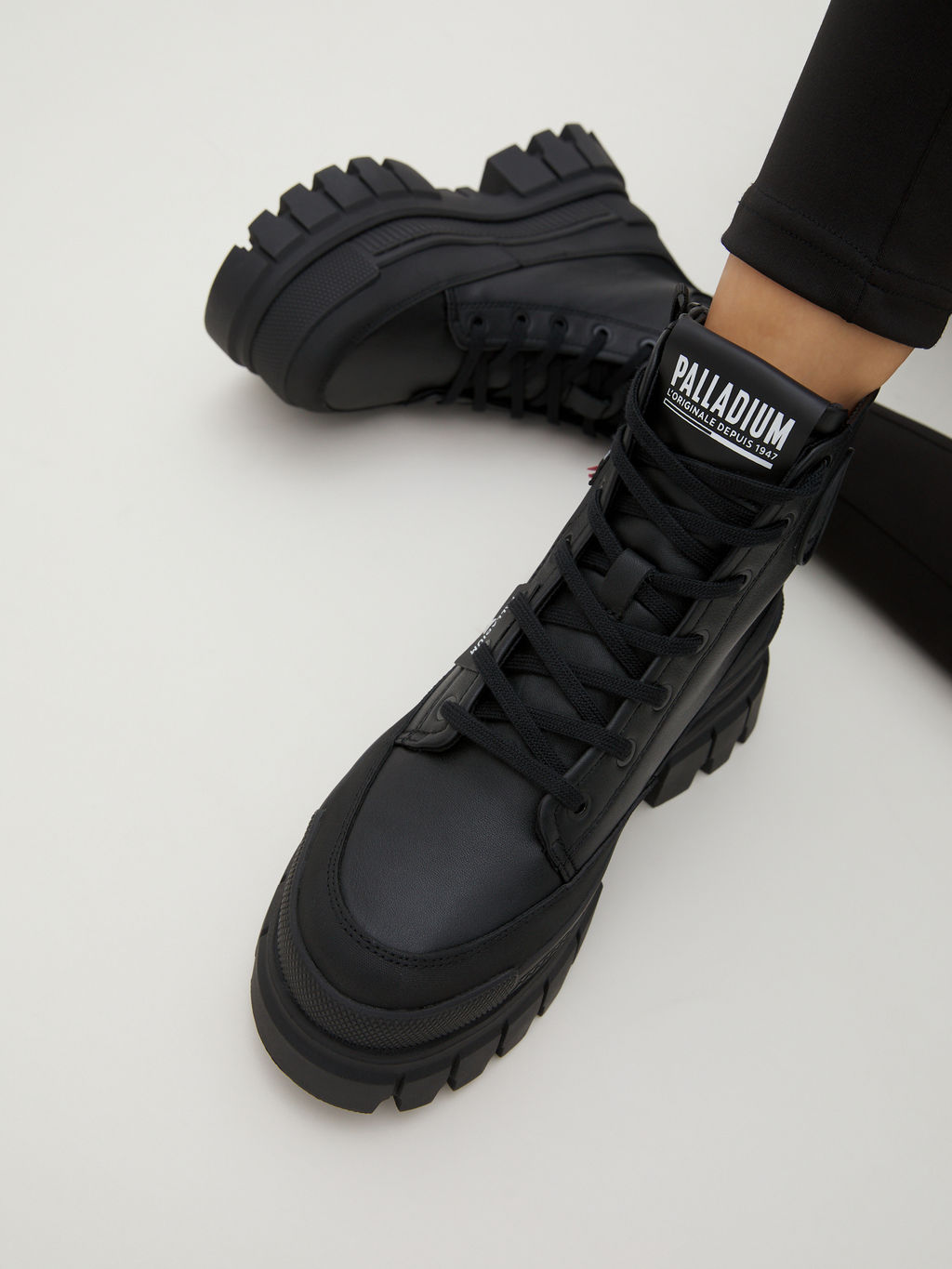 Женские ботинки PALLADIUM REVOLT BOOT ZIP LTH