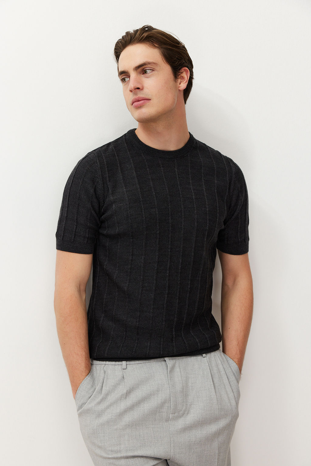 TRENDYOL MAN Lacivert Slim-Dar Fit Pamuklu Bisiklet Yaka Basic Triko T-shirt TMNSS24TS00250