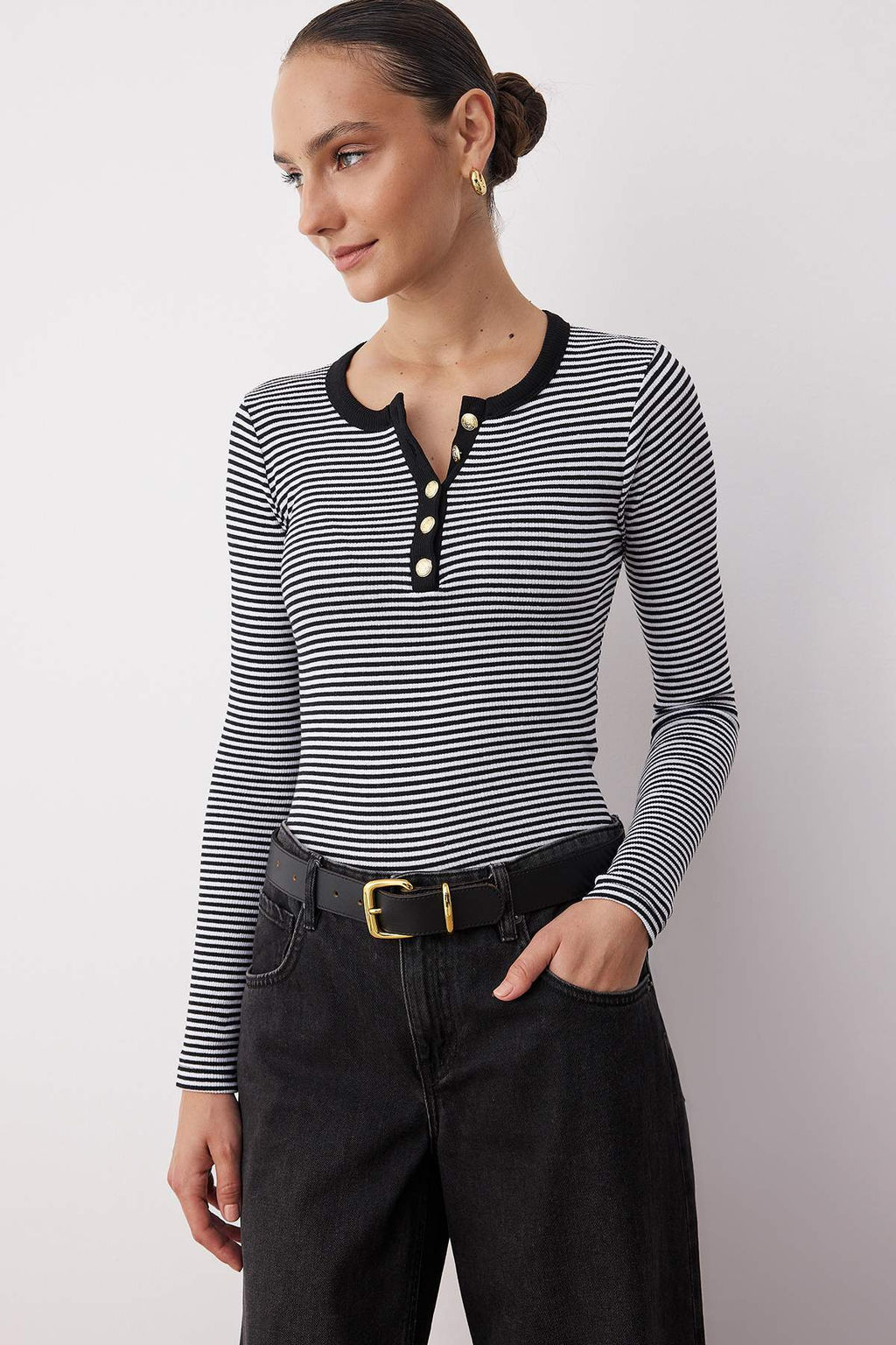 Siyah Bisiklet Yaka Dugmeli Fitted/Vucuda Oturan Esnek Fittilli Orme Bluz TWOAW26BZ00063