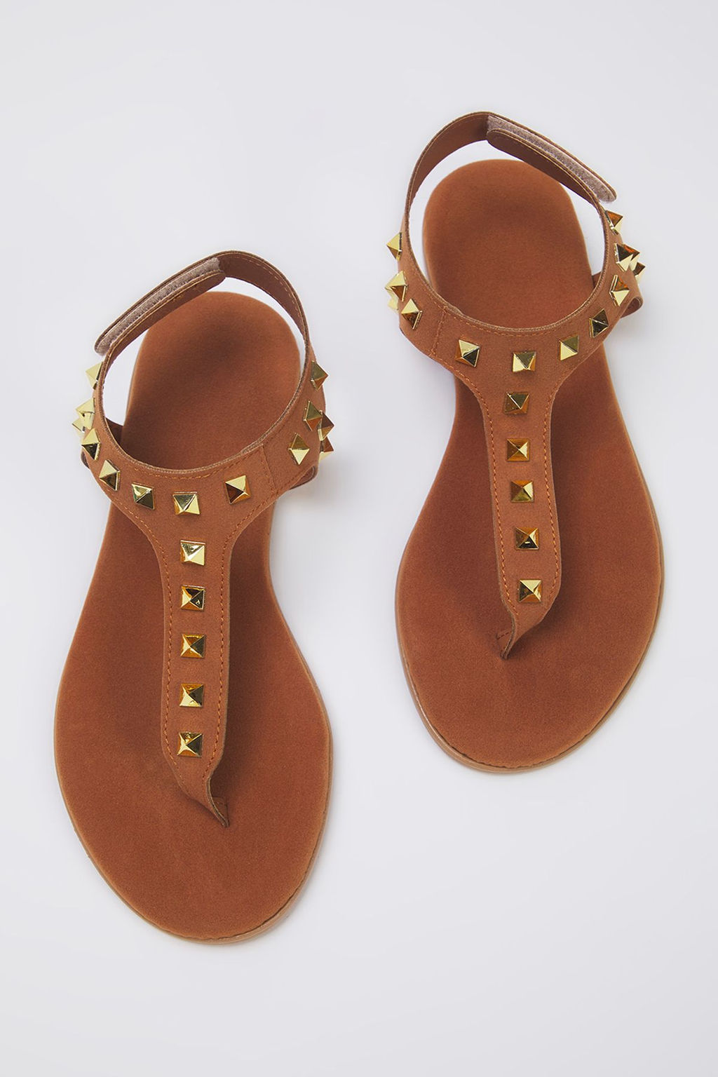 Trendyol Shoes Taba Suet Aksesuar Detayl? C?rt Bantl? Kad?n Parmak Aras? Sandalet TAKSS25SD00053