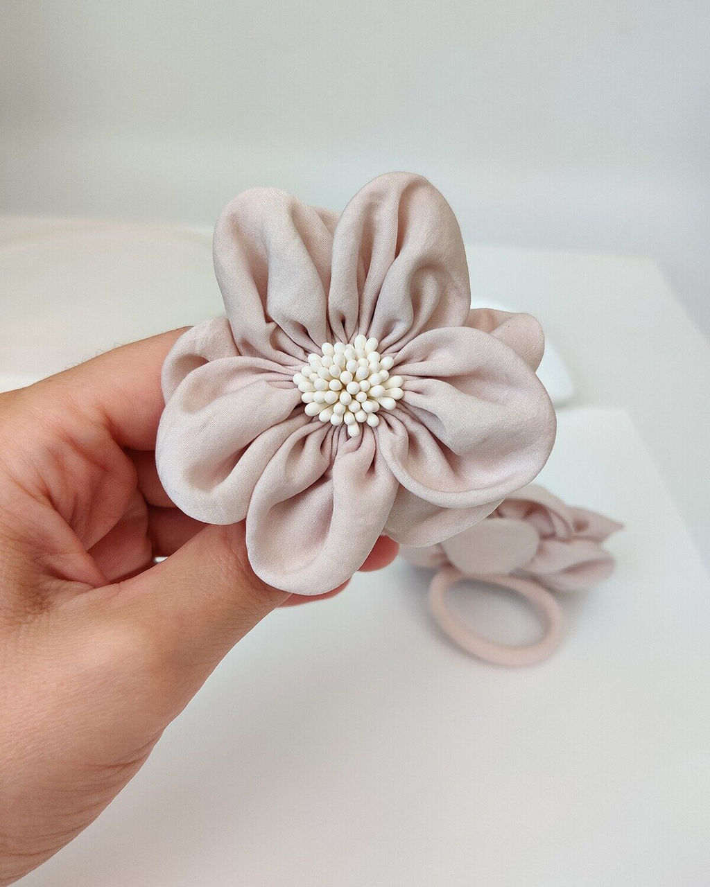 Бант для волос на резинке