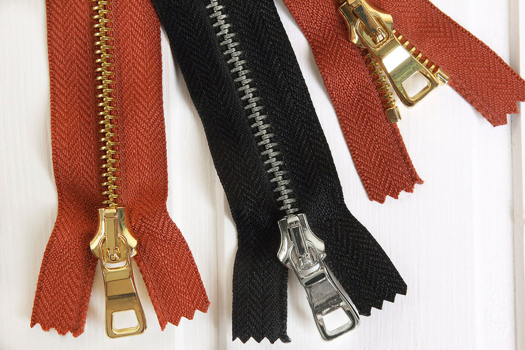 Молния Металл декоративная Gamma Premium MLP-5 70 см под серебро серебро однозамковая Тип 5 1 шт разъёмная КАШТАНОВЫЙ