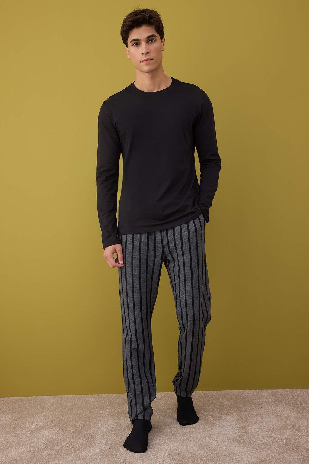 Siyah - Antrasit Regular Fit Cizgili Dokulu Orme Pijama Tak?m? TMNAW26PT00006