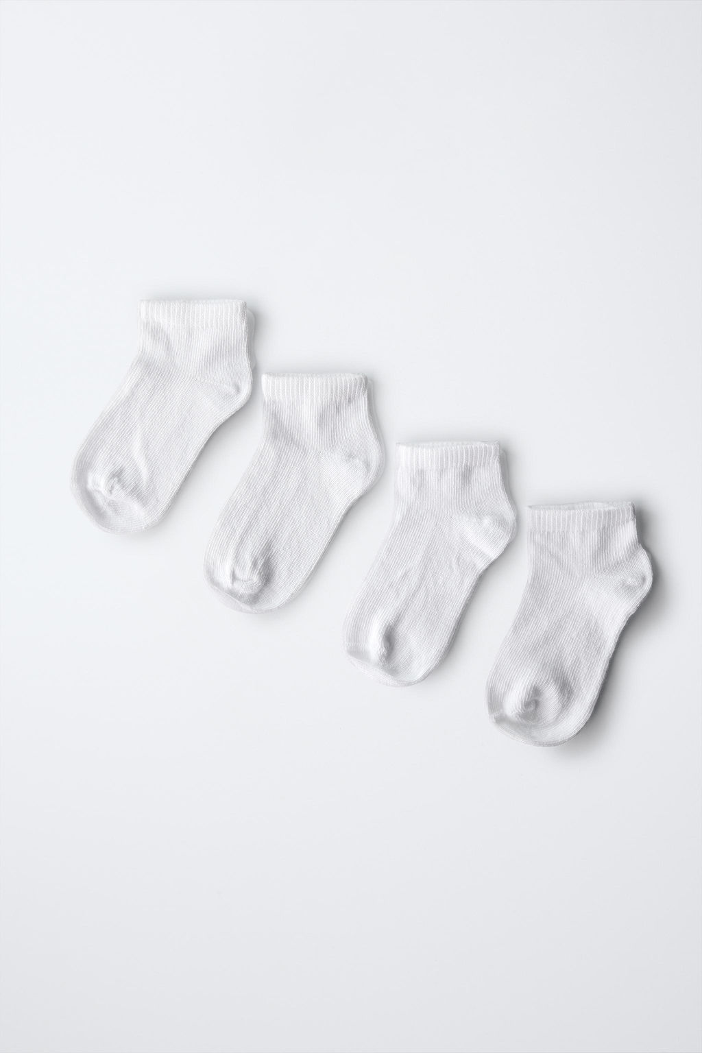 FOUR-PACK OF PLAIN ANKLE SOCKS
