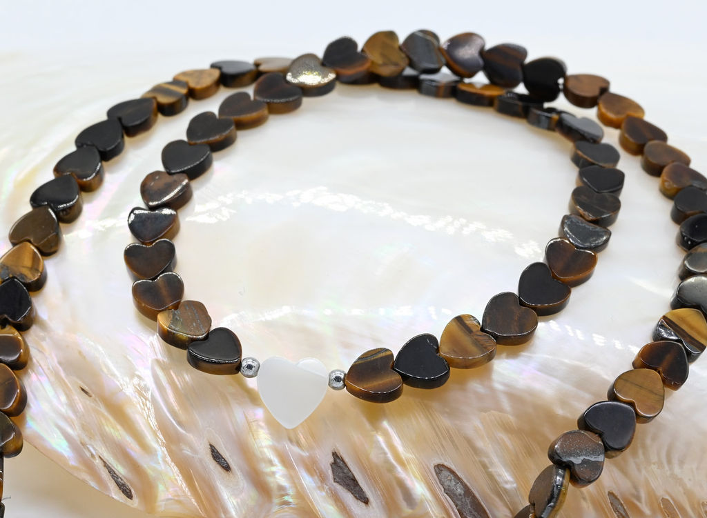 Чокер из тигрового глаза Сердце 6*6мм, 39см