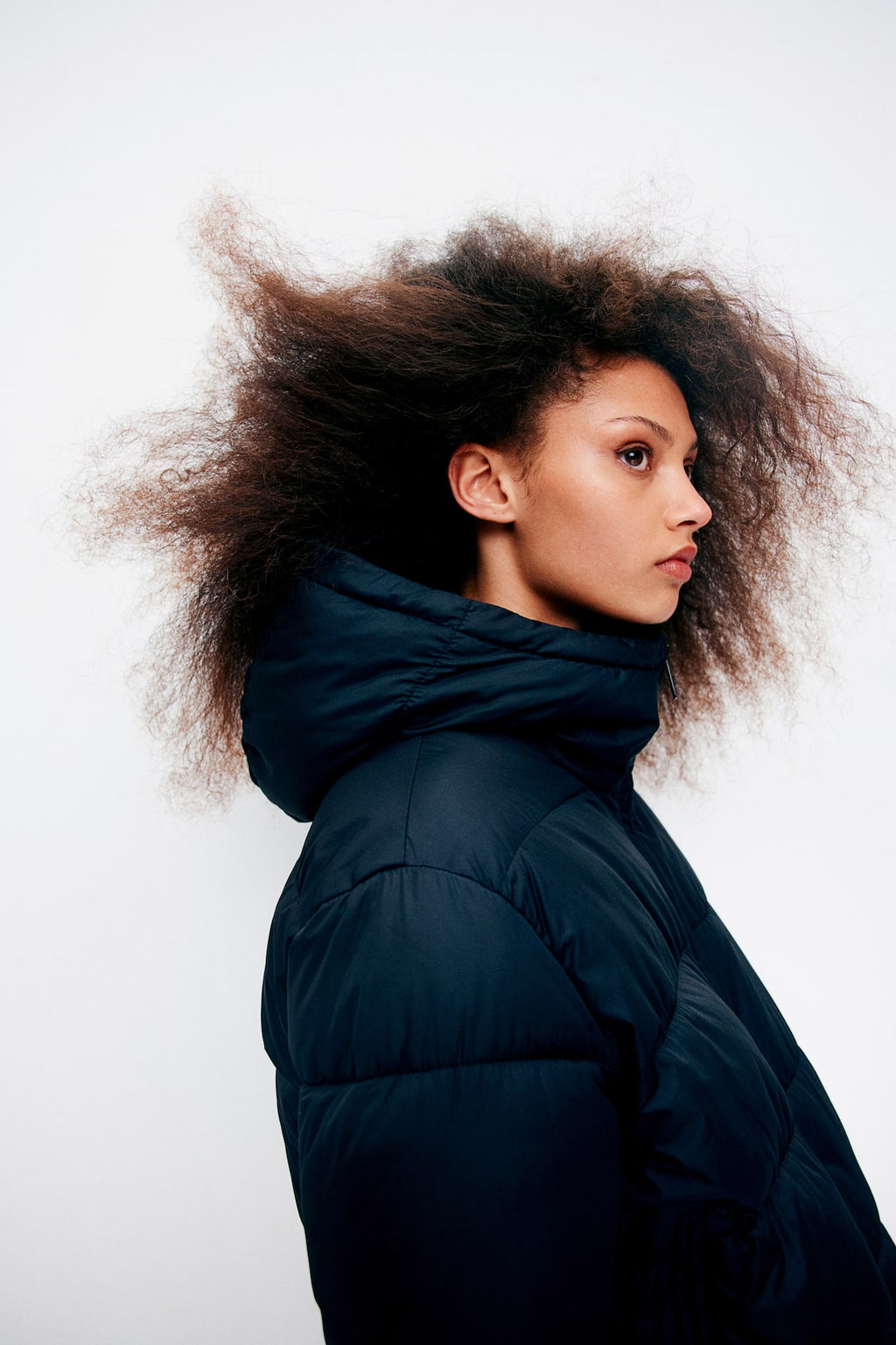 Chaqueta puffy con capucha - H&m фото 3