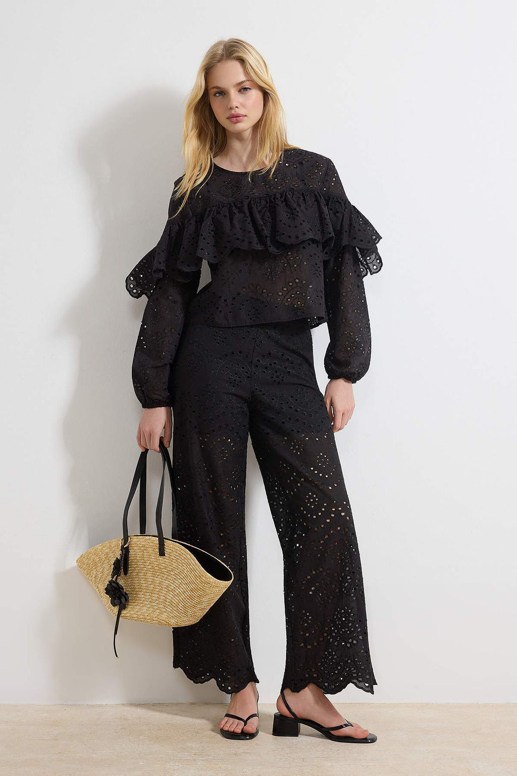 Siyah F?rf?rl? Genis Kal?p Dokuma Brode Bluz TWOSS26BZ00219 - Trendyolmilla фото 2