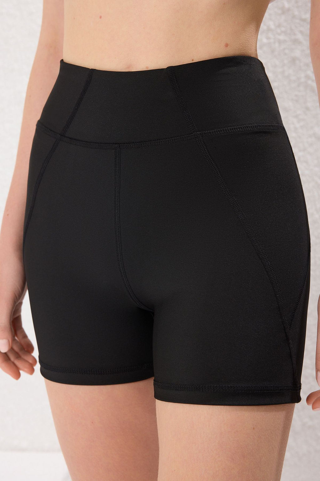 TRENDYOLMILLA Siyah Reflektor Serit Detayl? Orme Spor Sort/K?sa Tayt THMSS25TY00020  фото 3