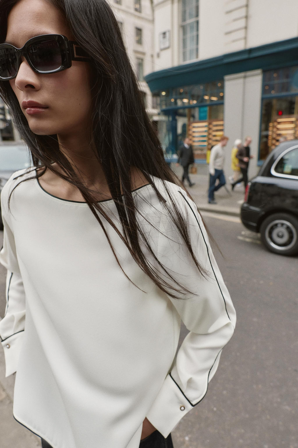 CONTRAST CREPE BLOUSE WITH PIPING