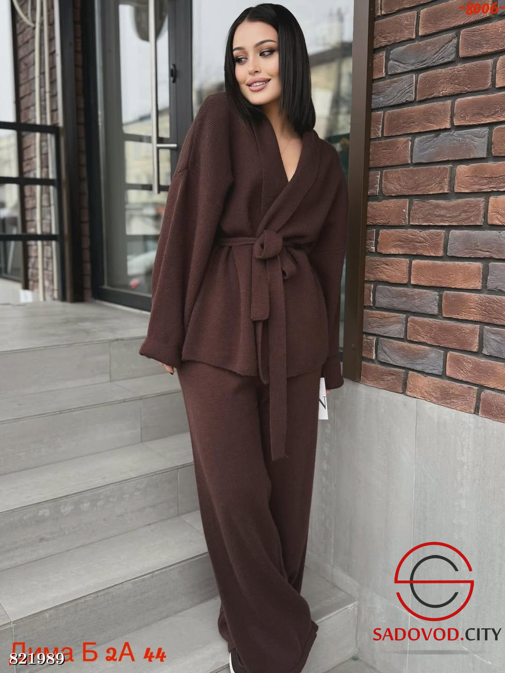 Шерстяной женский костюм