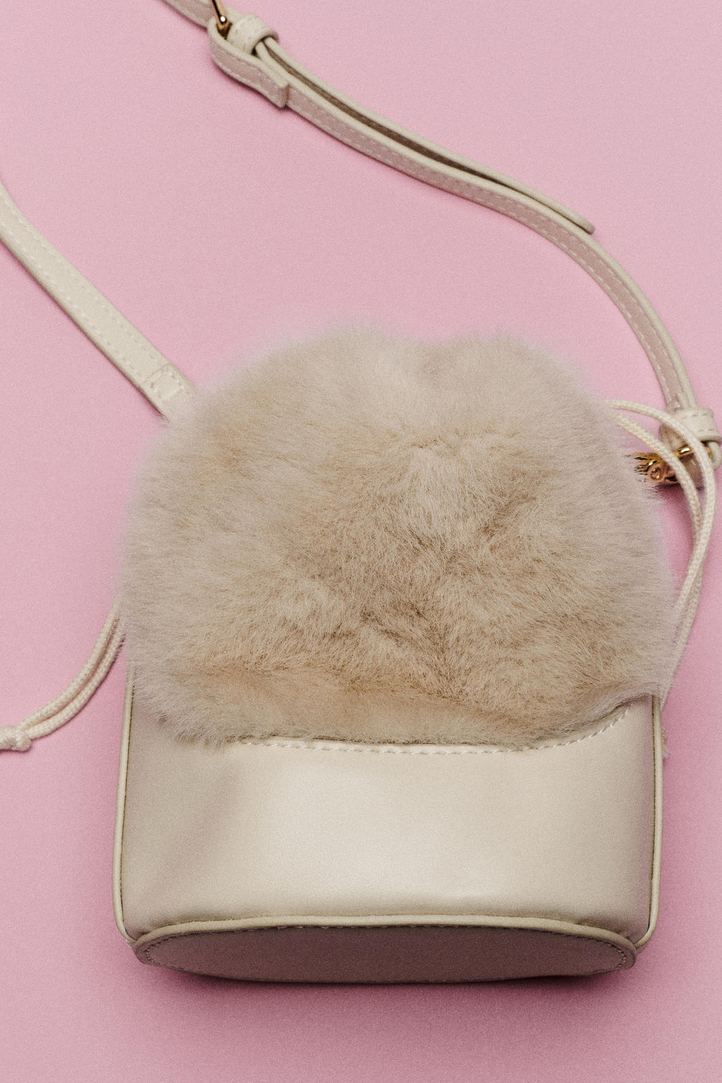 FAUX SHEARLING BUCKET BAG