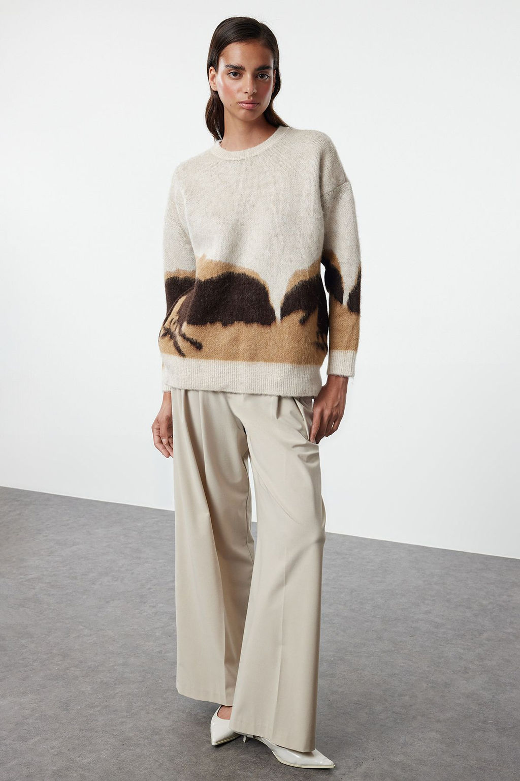 Bej Oversize Yumusak Dokulu Renk Bloklu Bisiklet Yaka Triko Kazak TWOAW25KZ00276 - Trendyolmilla фото 2