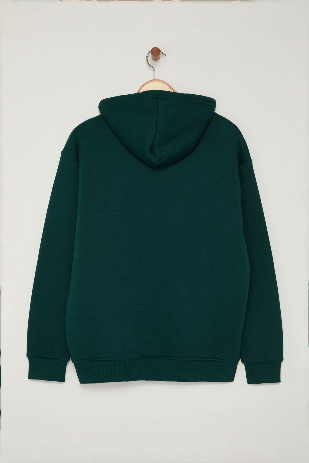 TRENDYOL MAN Zumrut Yesili Oversize/Genis Kesim Harf Patch ve Nak?s Detayl? Kapusonlu Sweatshirt TMNAW25SW00144 - Trendyolmilla фото 7