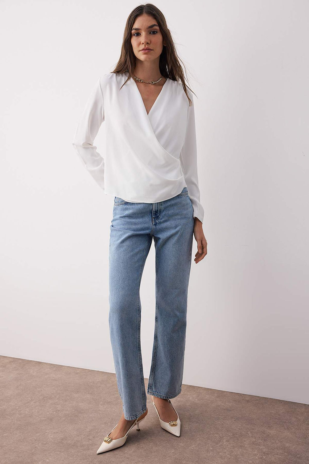 Ekru Kruvaze Saten Dokuma Bluz TWOAW24BZ00423