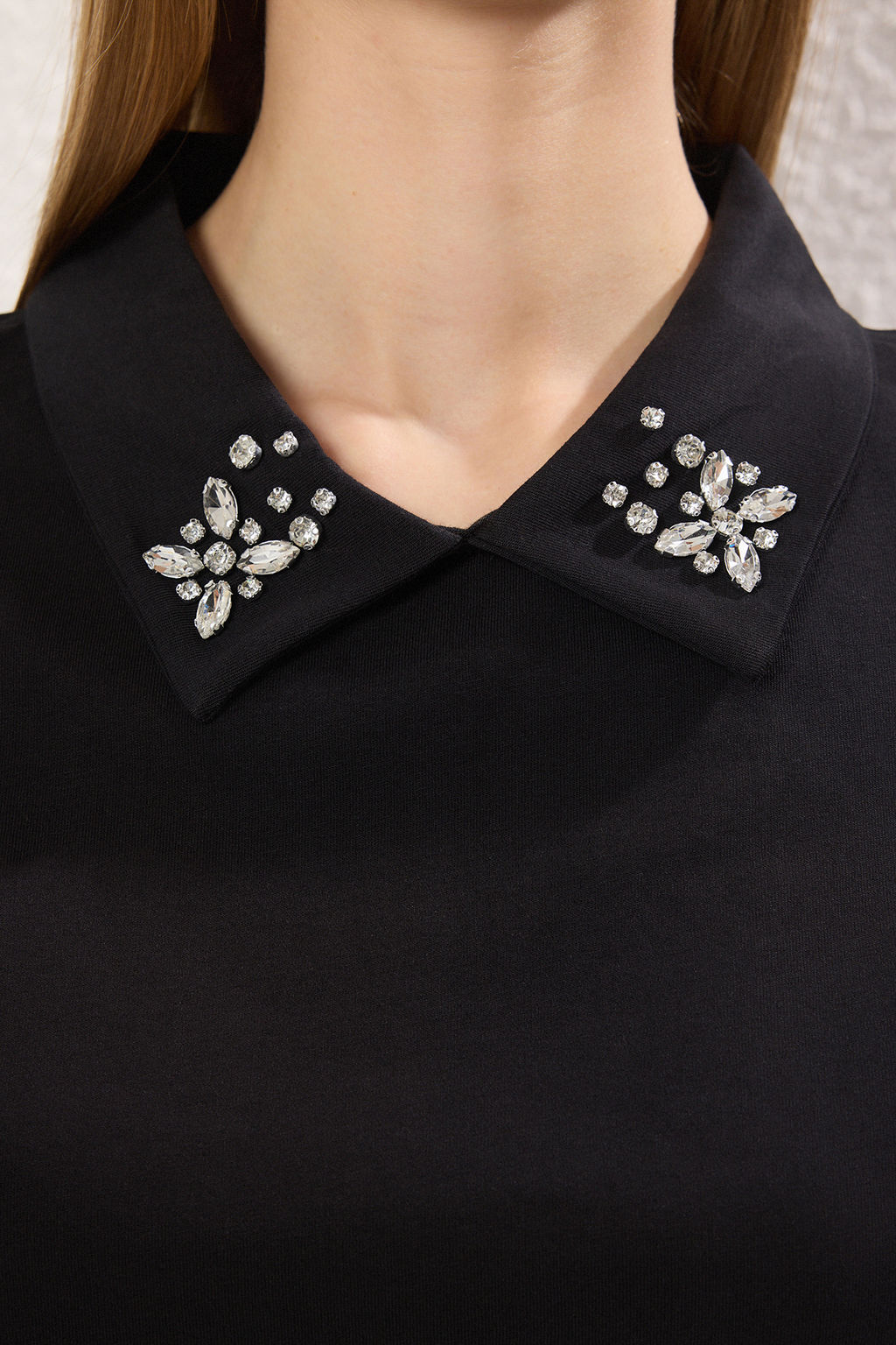 Siyah Kal?n Pamuklu Polo Yaka Tas Detayl? Regular/Normal Kal?p Orme T-Shirt TWOSS25TS00052