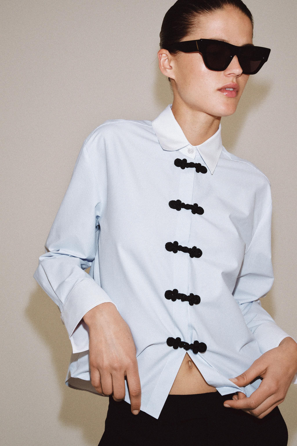 CAMISA ALAMARES CONTRASTE ZW COLLECTION / Blanco / Marino - Zara фото 2